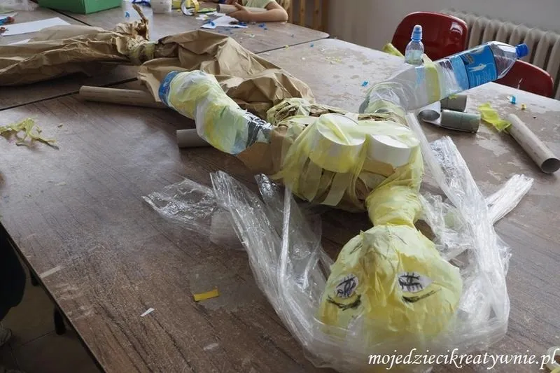 Jak zrobić rzeźbę z papieru: proste techniki papier-mâché krok po kroku