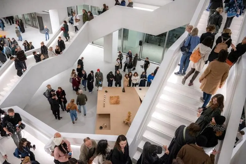 Muzeum Sztuki Nowoczesnej w Warszawie: emocjonalne otwarcie, które zachwyca sztuką