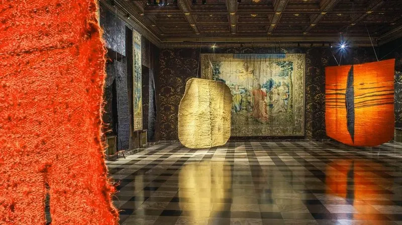 Rzeźby Abakanowicz: Zgłębiaj ich znaczenie i wpływ na współczesną sztukę