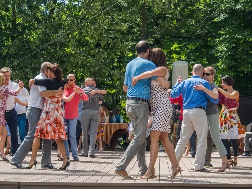 Zanurz się w rytmy: tango spektakl w Warszawie – co przyniesie przyszłość?